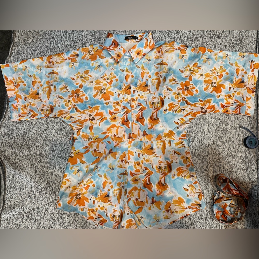 Micas Floral Women's Bell-sleeve Romper, Ladies Sz M with ribbon belt. Like new.